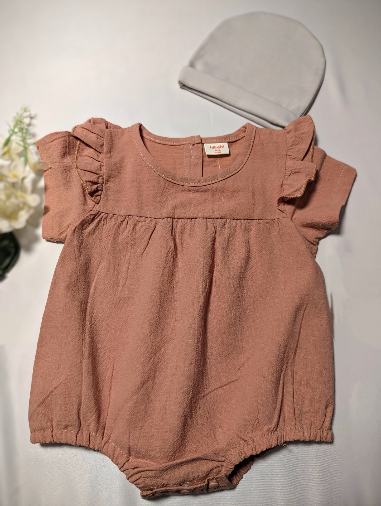 Baby-Mädchen-Strampler mit Rüschen