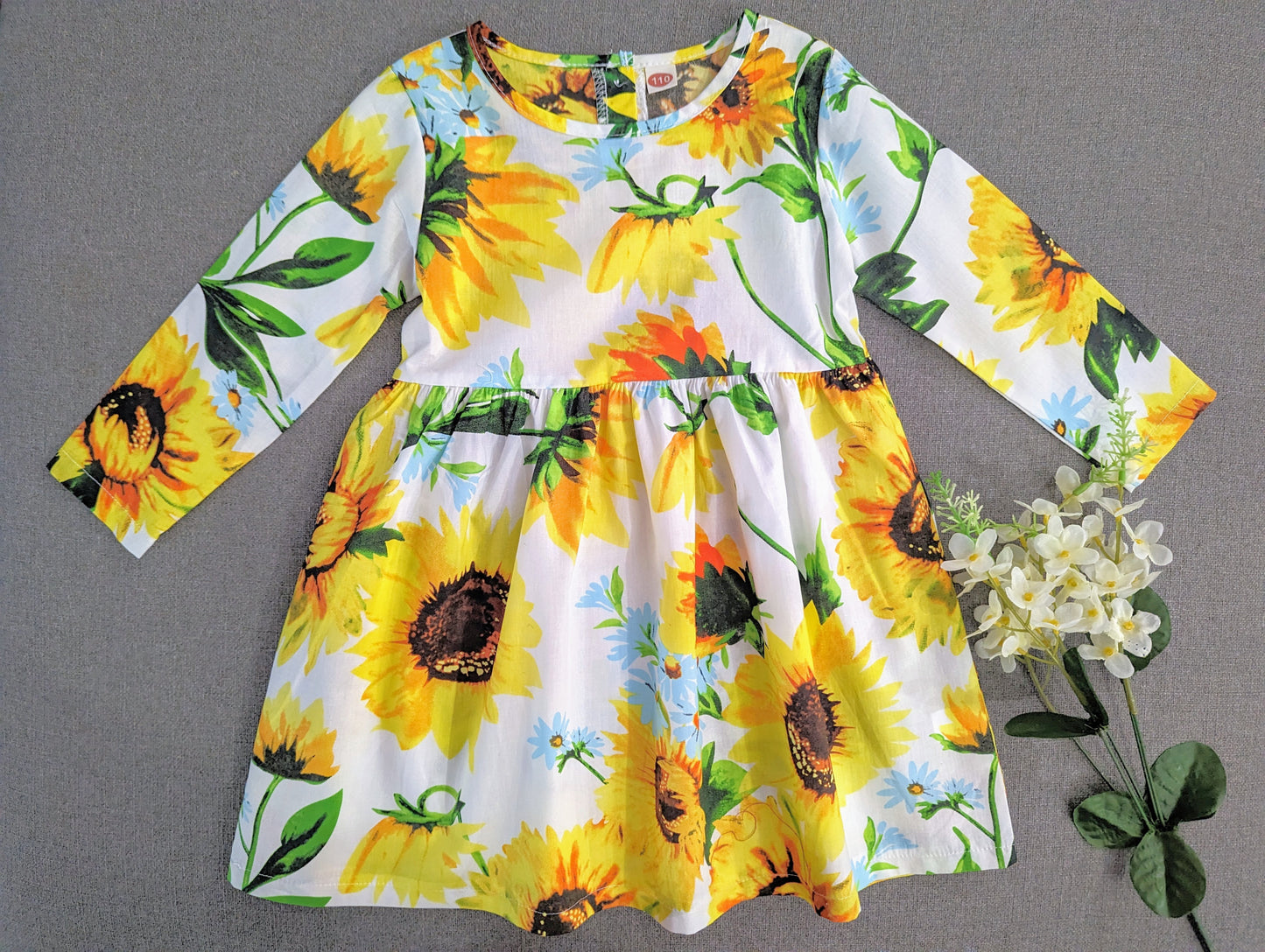 Gelbes Sonnenblumenkleid für Mädchen